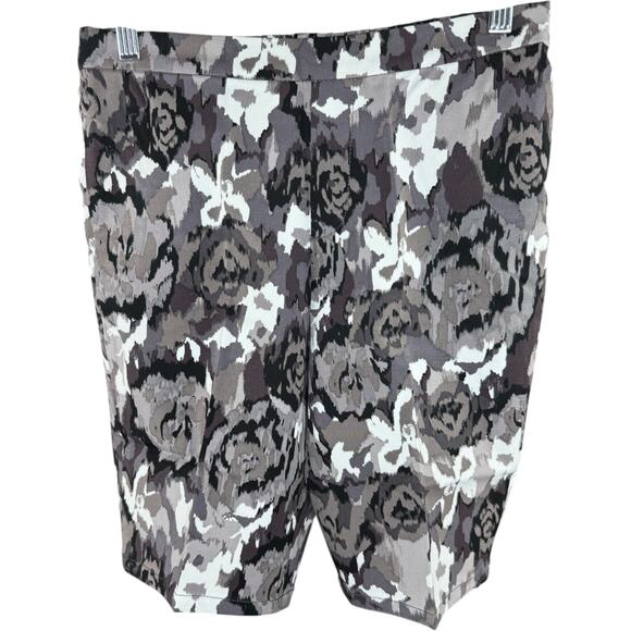 Isaac Mizrahi Live! Petite 24/7 Stretch Bermuda Shorts Black Floral 6 Petite - Picture 1 of 9